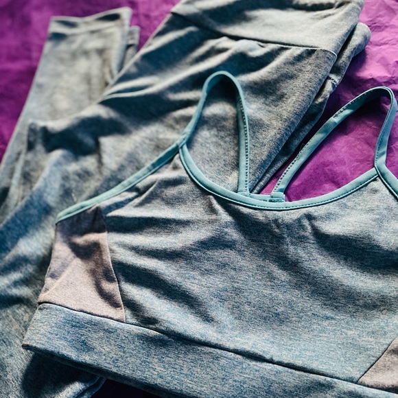 matching sky blue top and leggings 💪🏻 - Picture 5 of 6